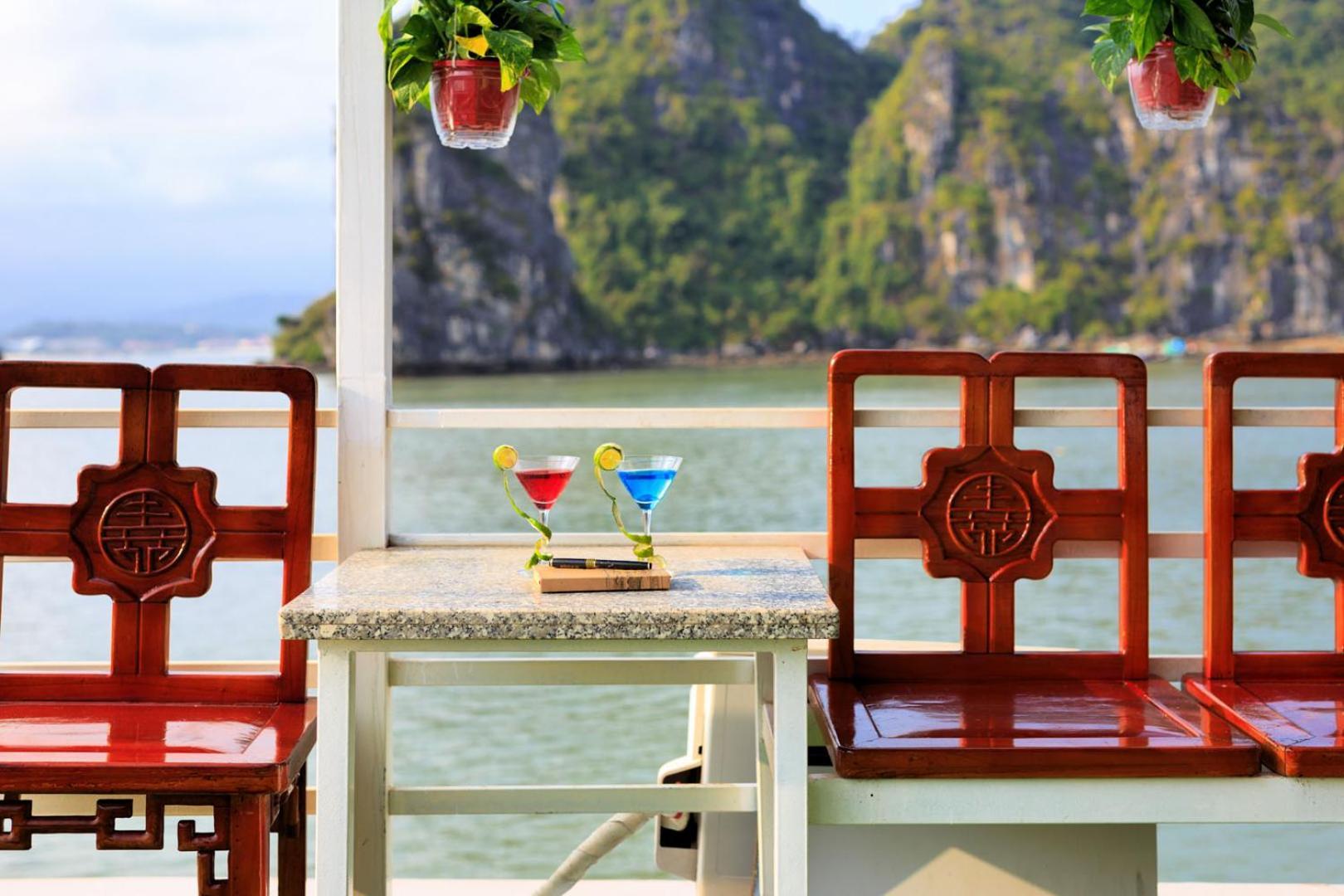Cozy Bay Classic Cruise Ha Long Exterior photo