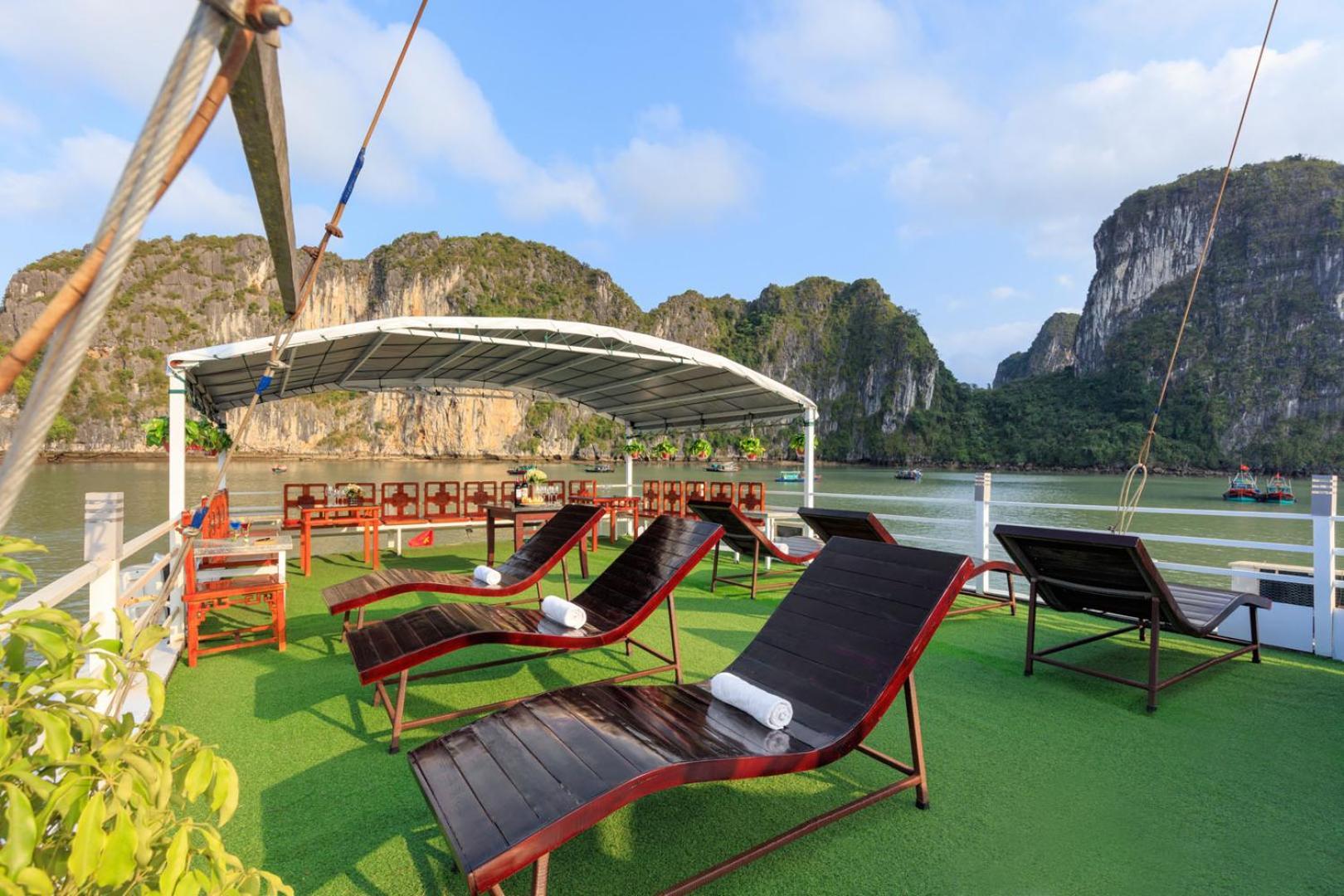 Cozy Bay Classic Cruise Ha Long Exterior photo