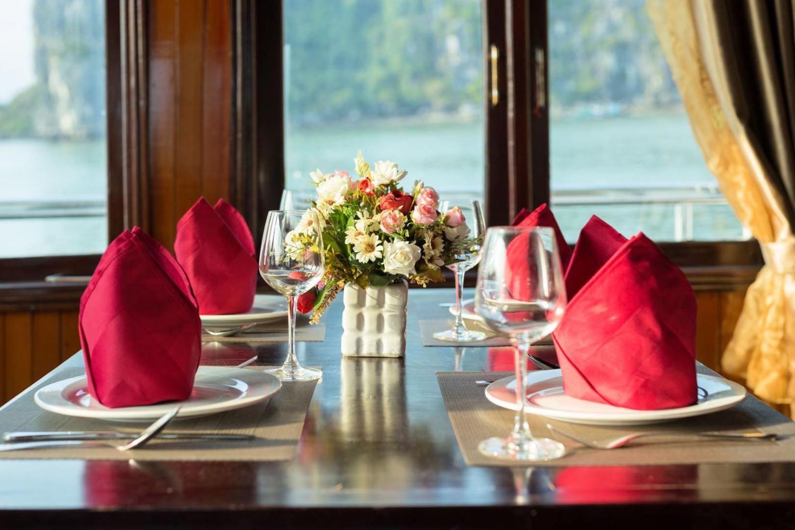 Cozy Bay Classic Cruise Ha Long Exterior photo